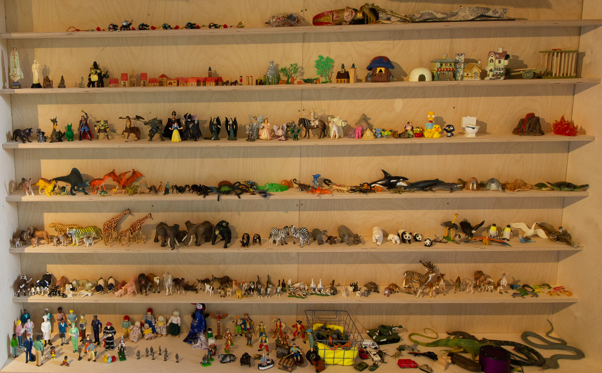 The figurine wall